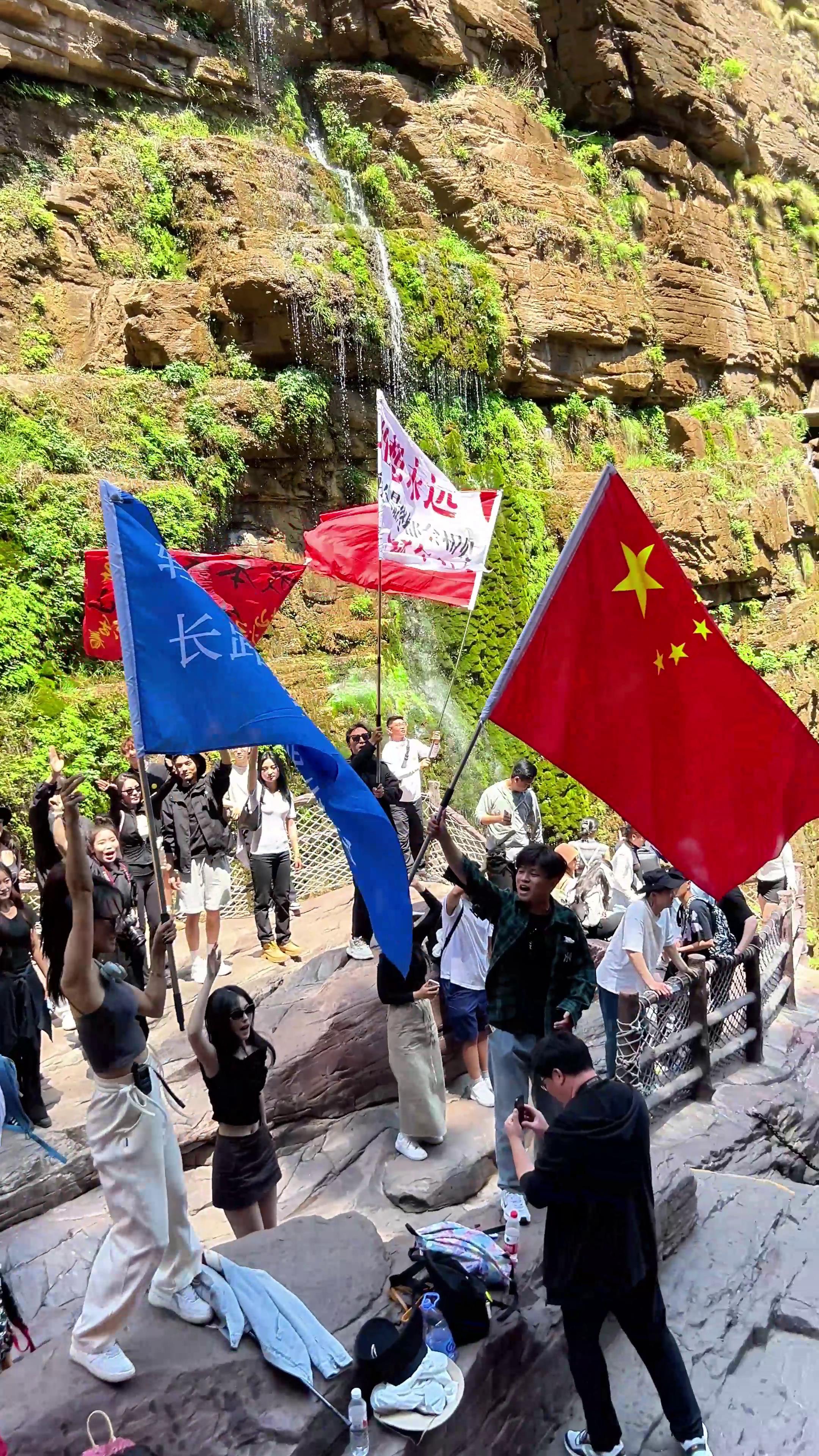 青春没有售价，撒野就在当下[汪洋海蓝比心]五月的云台山·静谧与活力交相辉映[兔子