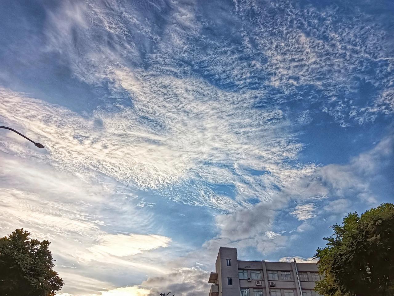 竹排街的天空云层2024.11.9