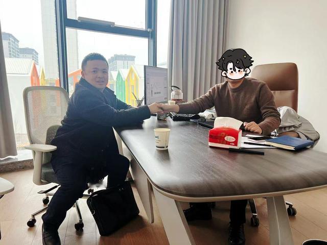 杭州猎头深夜被老板语音轰炸55秒：200万年薪挖不到人！45岁工程师成香饽饽，机