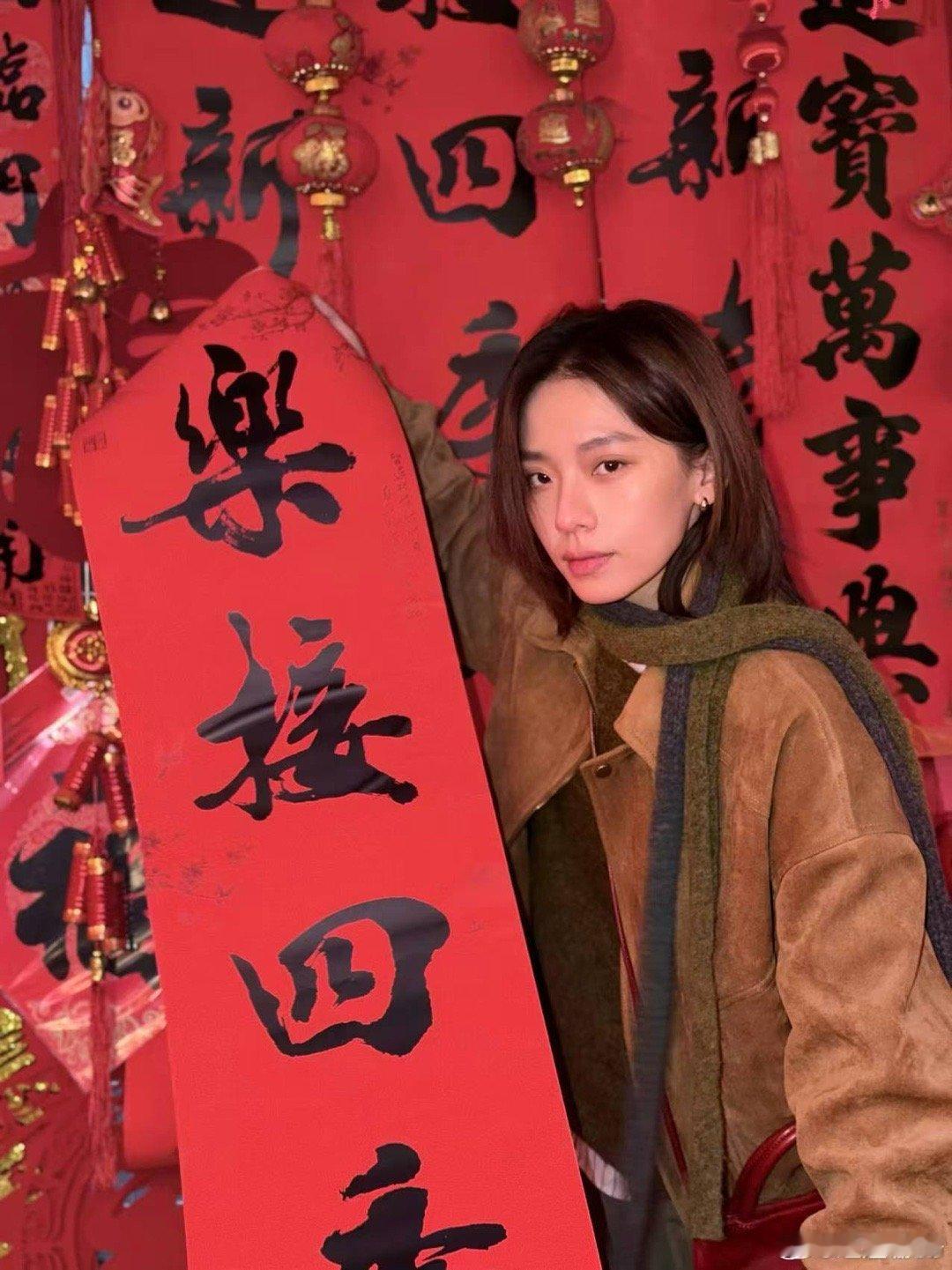 内娱00花斩女款又上新了 这妹妹是懂“吸引力法则”的！清冷脸+文艺技能树+私下养