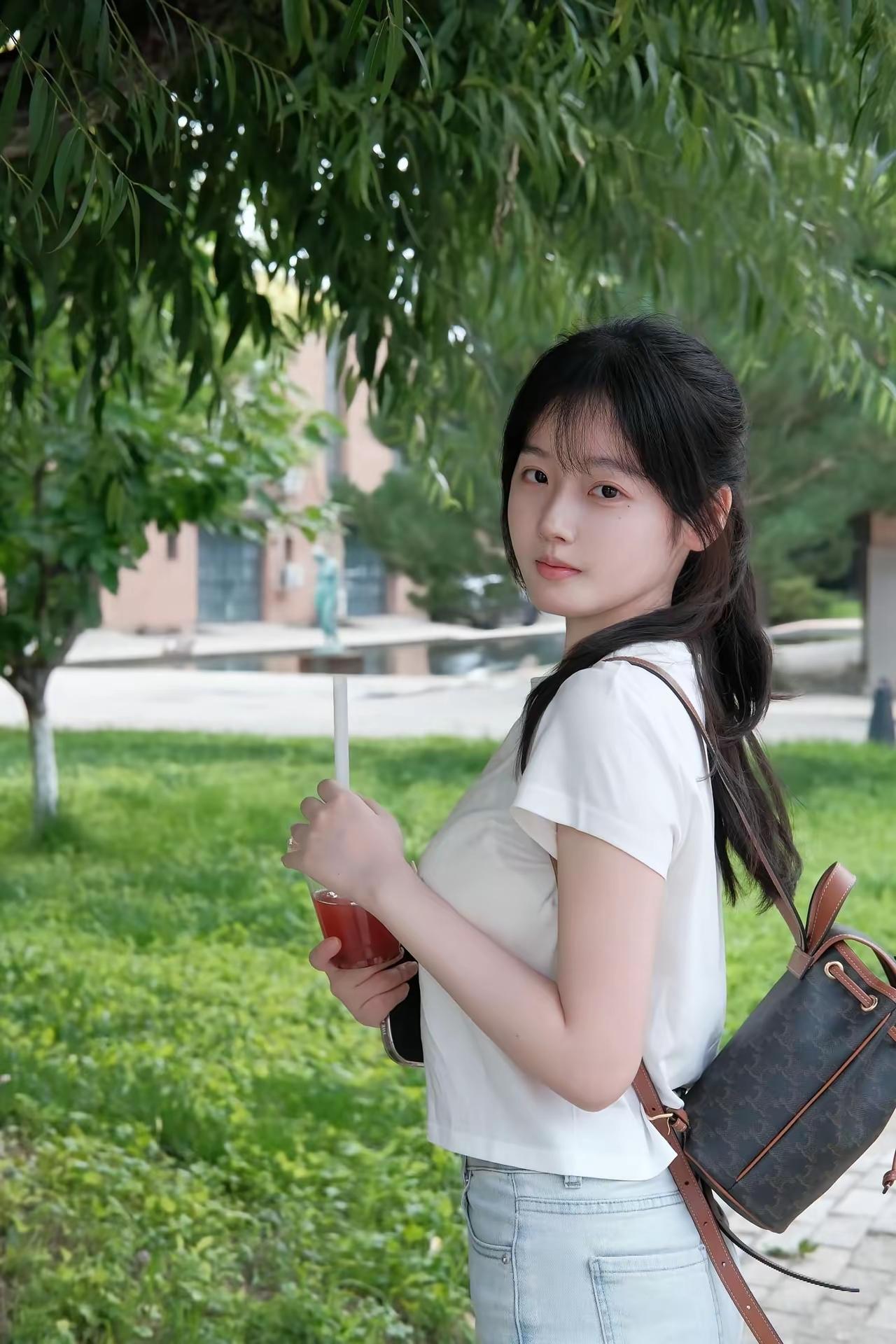 心理学家说： "女孩子长心智的最快方式： 第一，多读经典文学。 不是让她沉溺于快