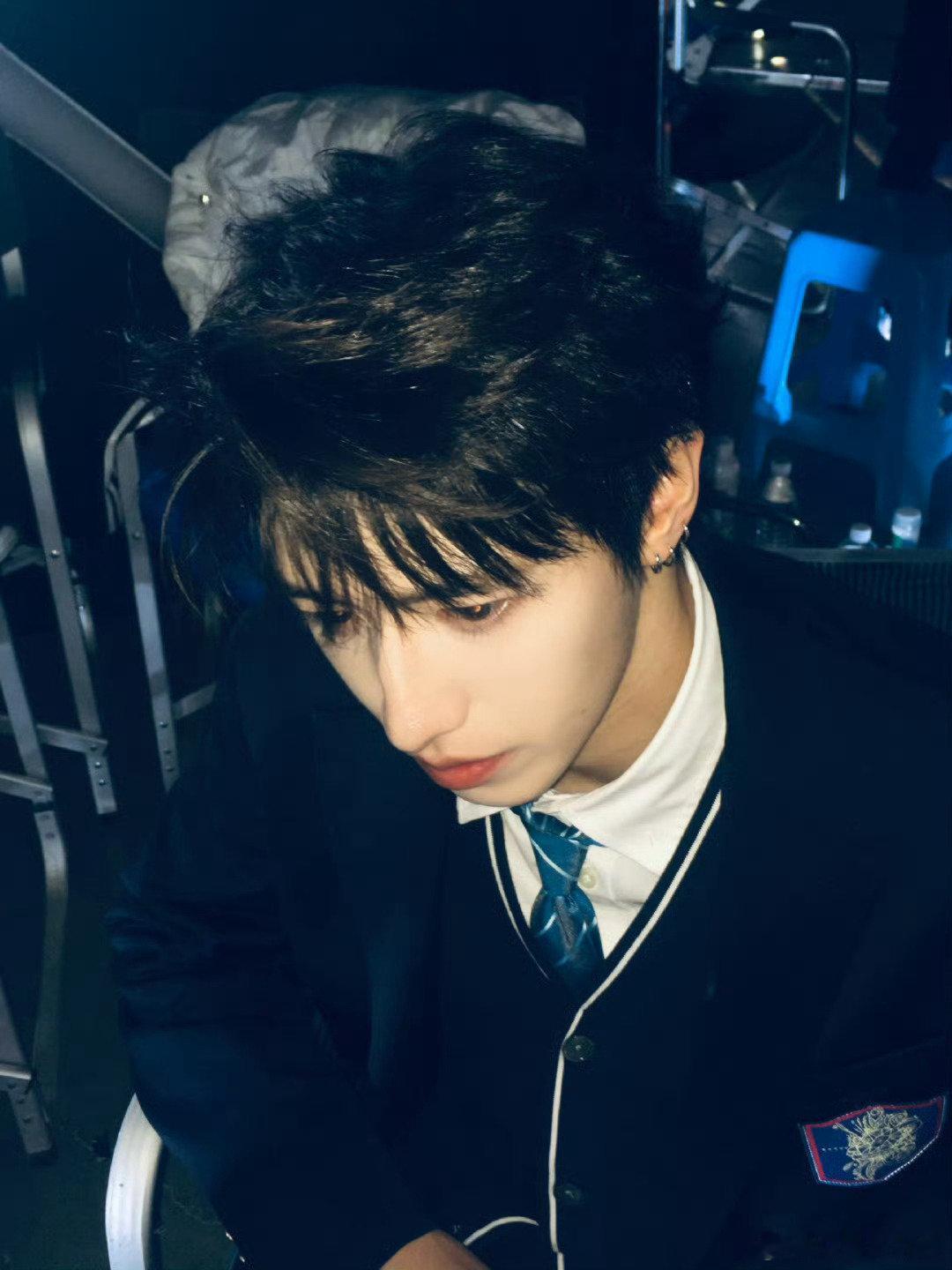 朱志鑫学院风六宫格朱志鑫学院风live朱志鑫学院风六宫格 帅到我了！ 