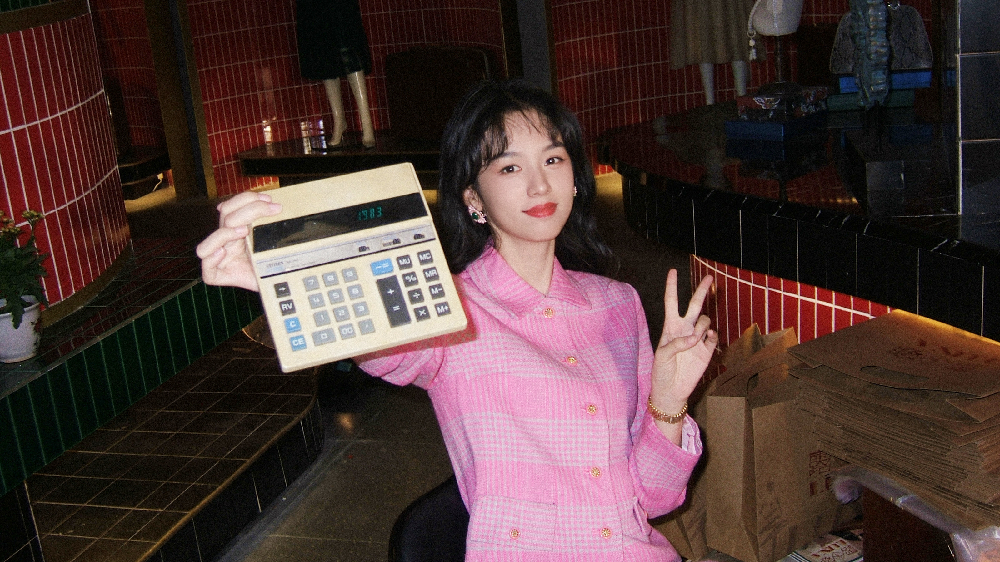 今日份的晓兰漂亮港风粉衣～～～ 