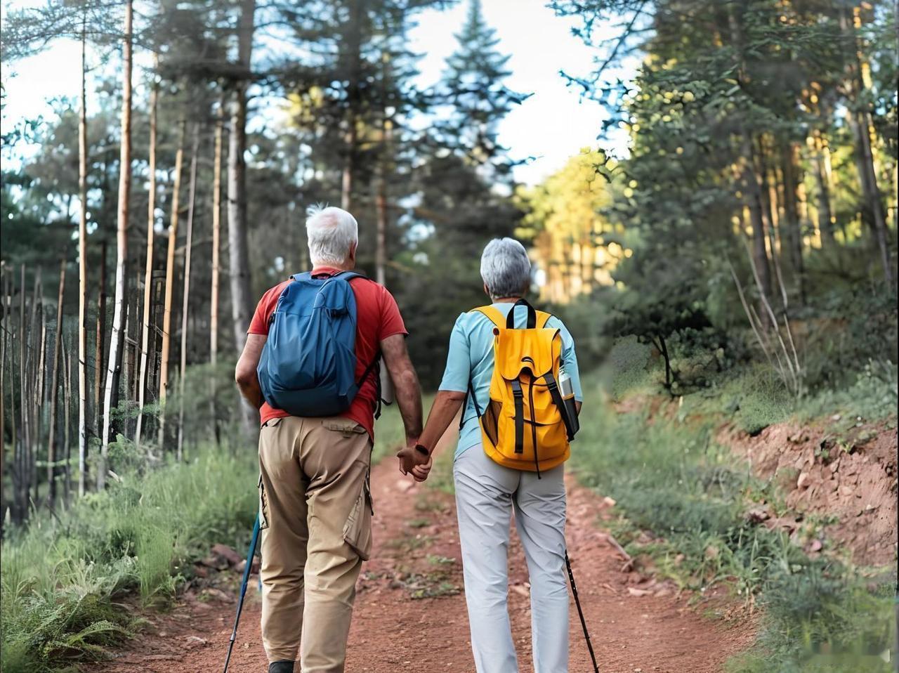 谢老太每次出门，小包里总是装着这4样东西。
她说，莫小看了这些不起眼的小东西，老