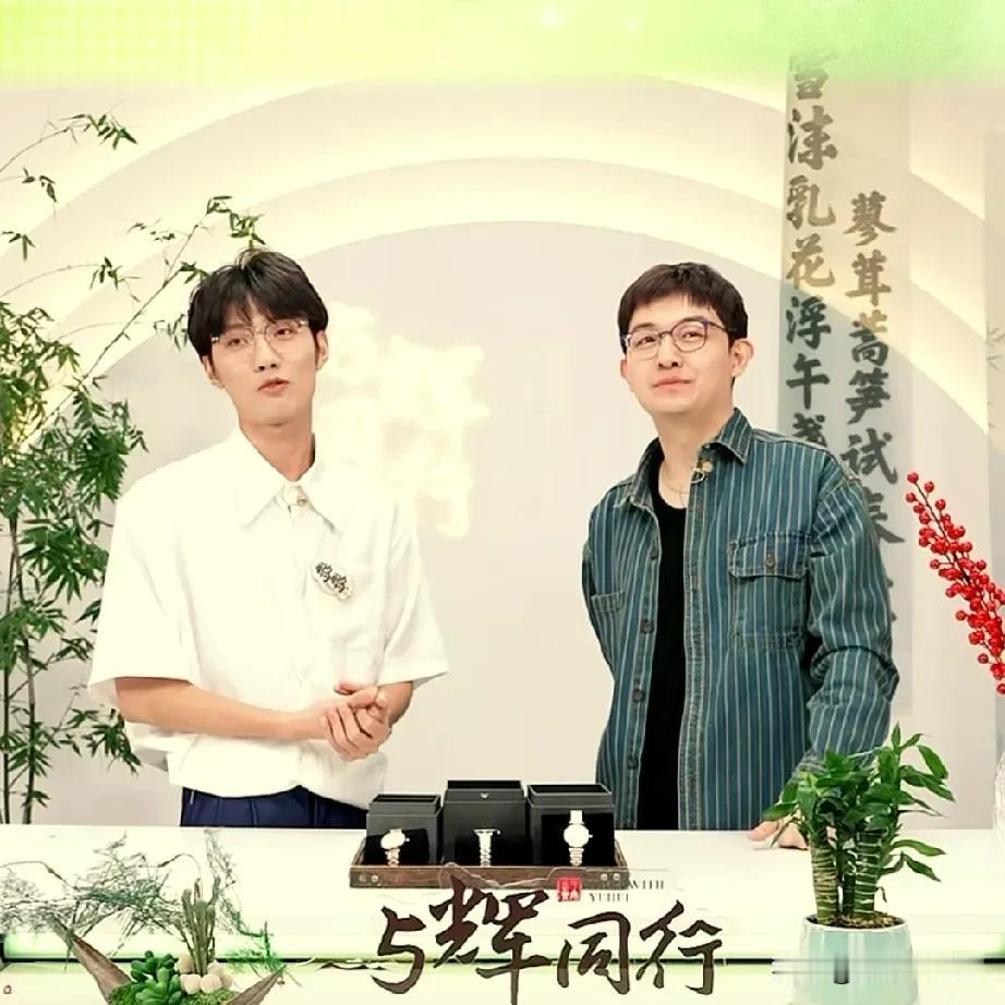 董董是懂扎心的，

鹏鹏和董宇辉聊了两个小时的爱情，

网友让鹏鹏套一下董董的话