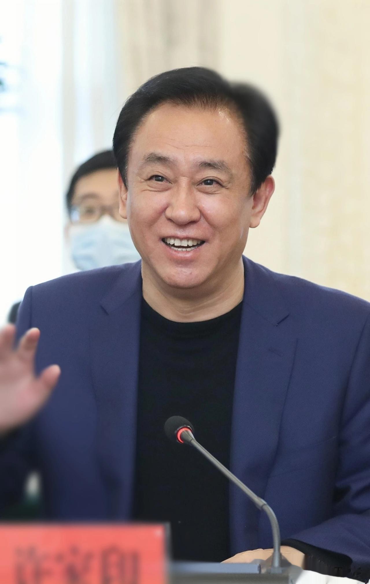 截至目前，恒大内债2.5万亿，外债接近2000亿，两者加起来是2.7万亿，但是你