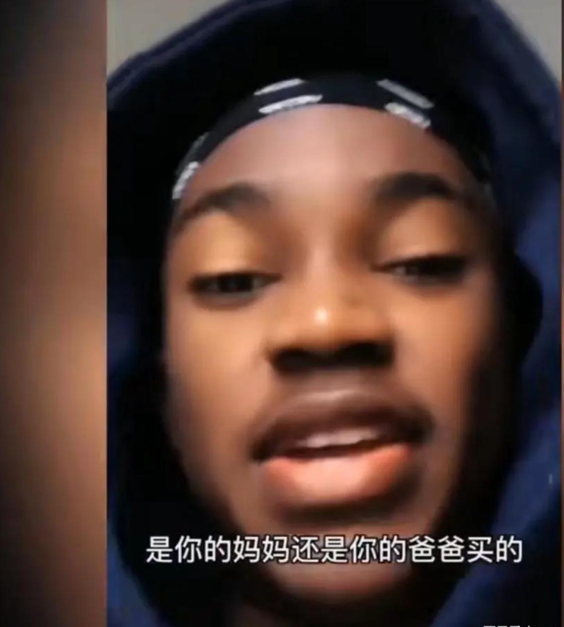 不知各位是否还记得图里的黑人说的话“我在哪儿，哪儿就是我的国家，这是我的国家”。