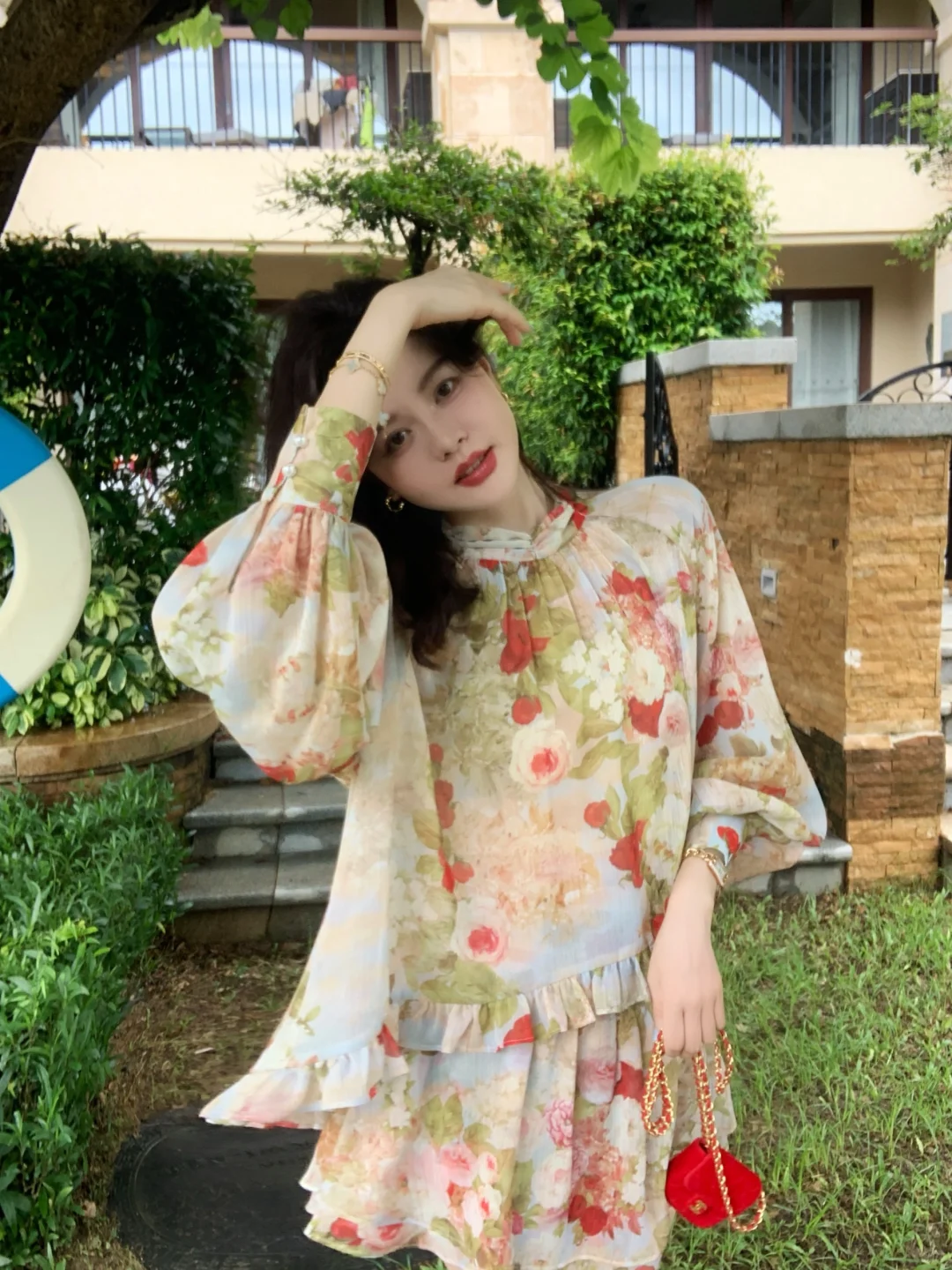 在三亚穿了个漂亮花裙子🥀