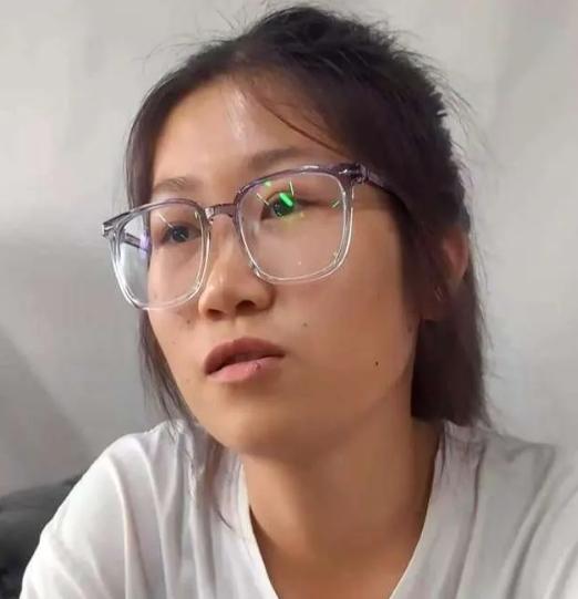 扁担女孩最终还是一场空，本科院校都已经开学报到，依旧不见她的身影出现在哪个校园。