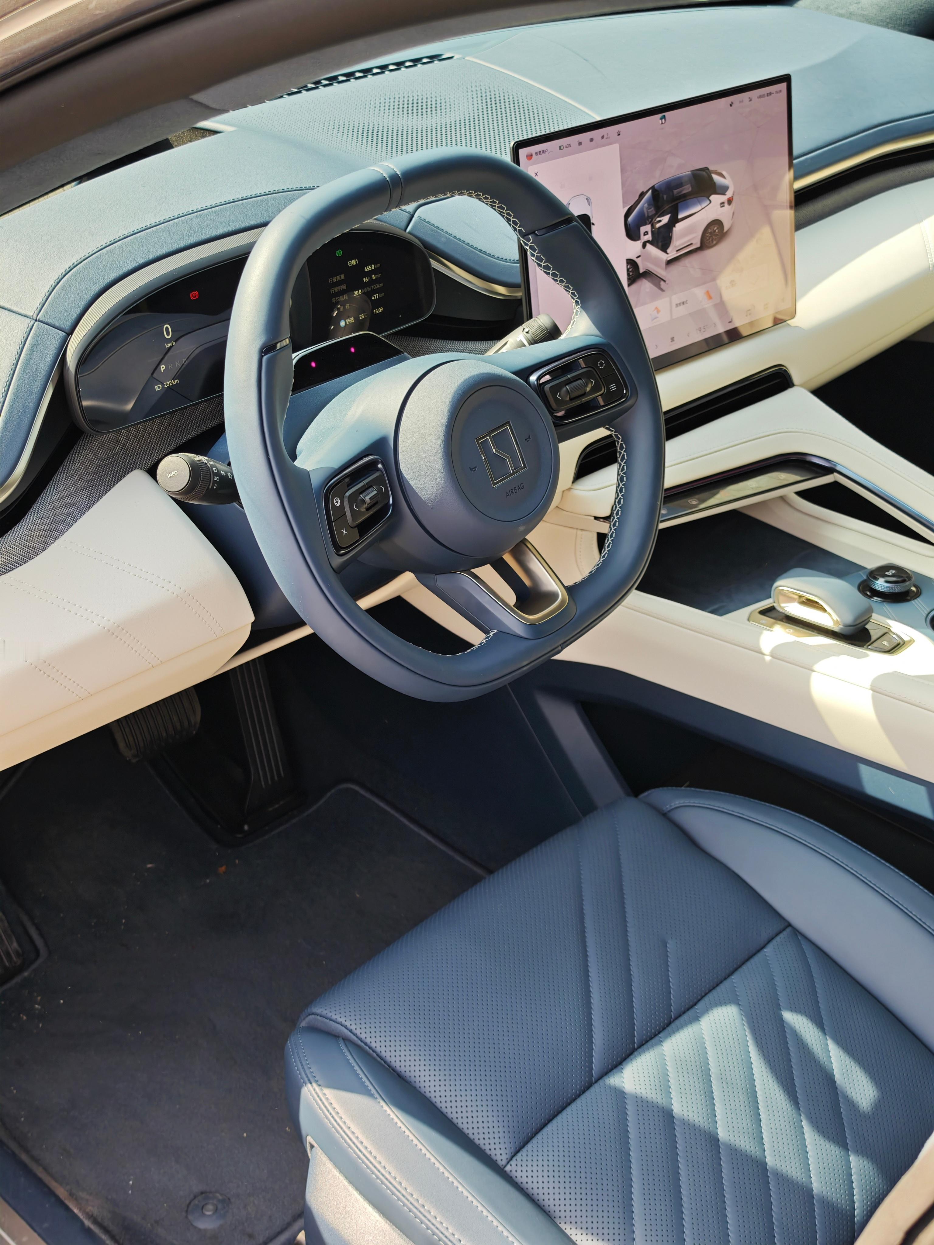 现在还是新款[二哈][二哈][二哈] ​​​