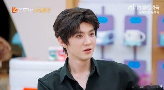 陈哲远李沁将剧宣刻在DNA里谁被这波剧宣戳中了？陈哲远乖乖剥荔枝，李沁自然接下，