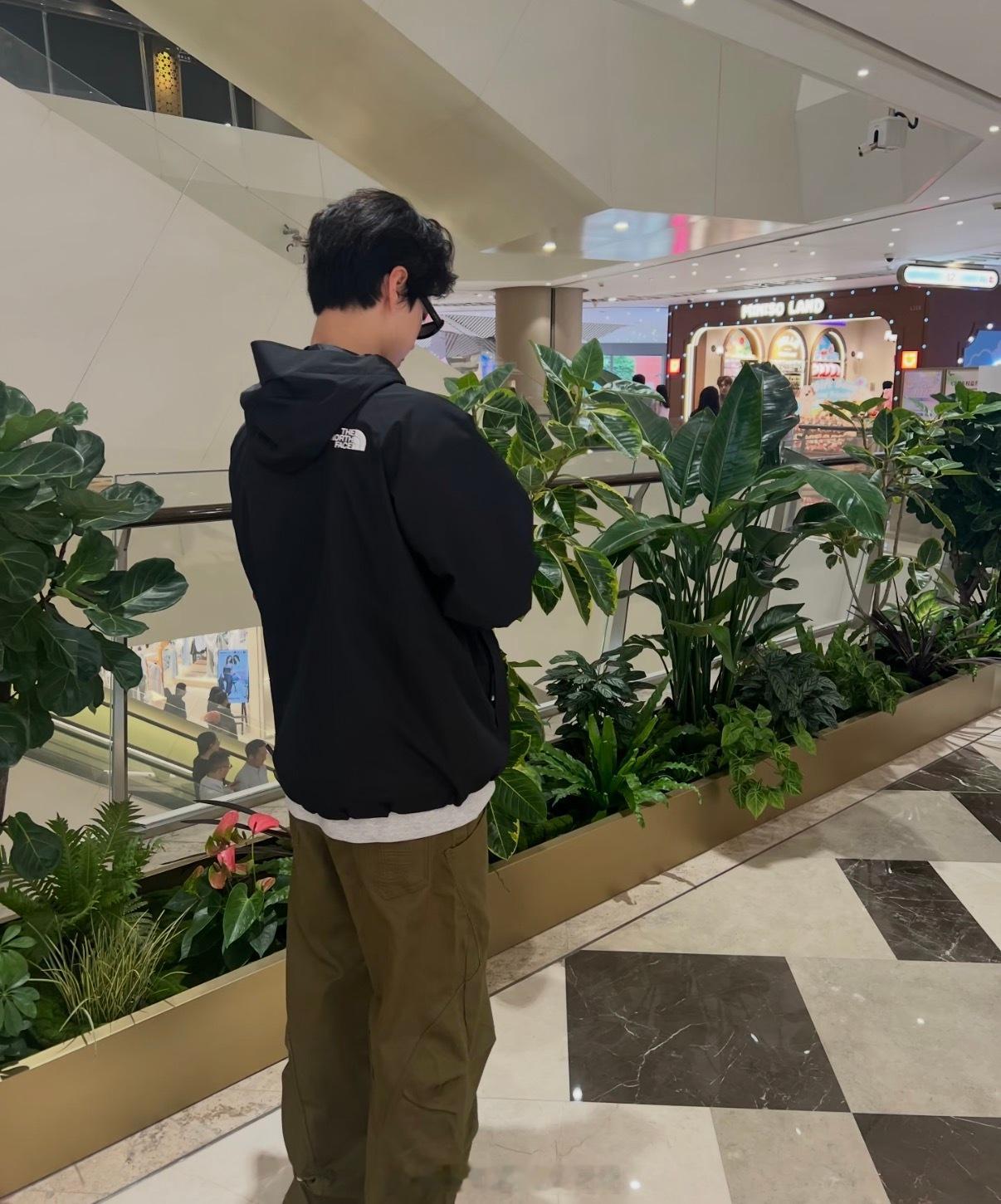 上海商场偶遇朴宝剑全上海都偶遇了朴宝剑 求偶遇朴宝剑教程 