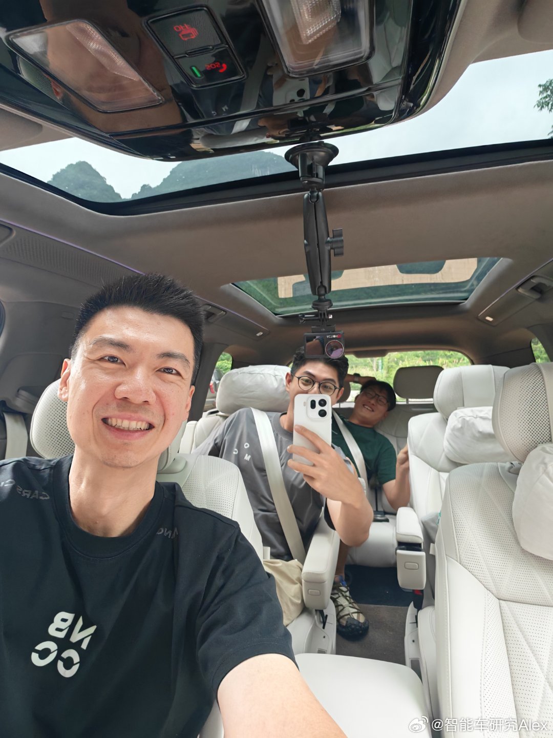 昨天我们发明了一种新的空间测量方法，叫“陈陈叠”，就是我们三个 180+的老陈纵