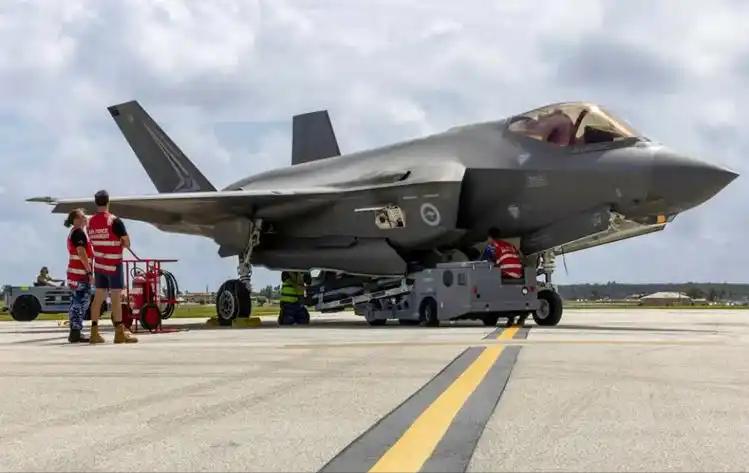 一批本该从澳大利亚送往美国检修的F-35战机零件，半路竟被运到了中国香港。把货送