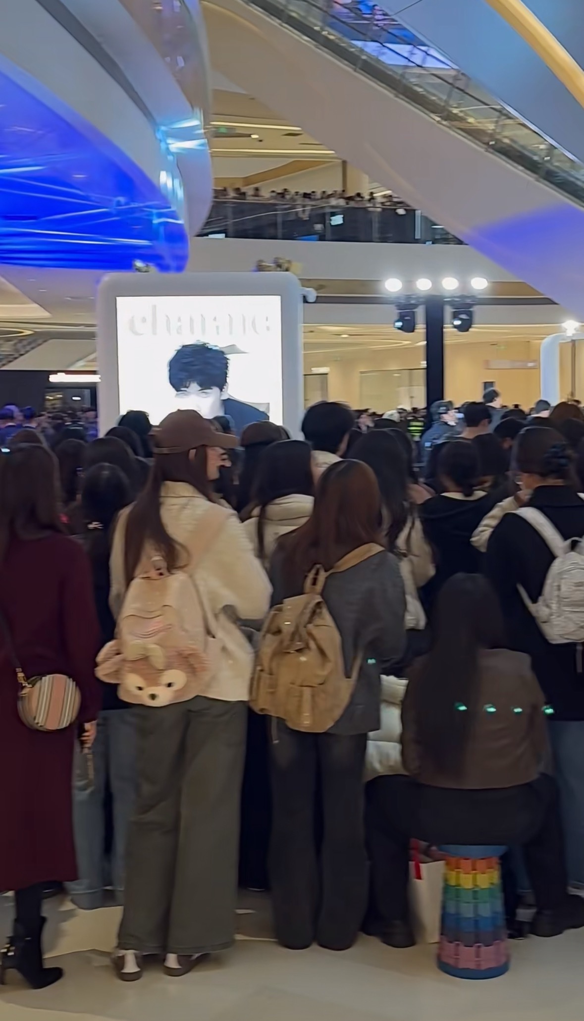 这么多人，这辈子，追线下是无望了