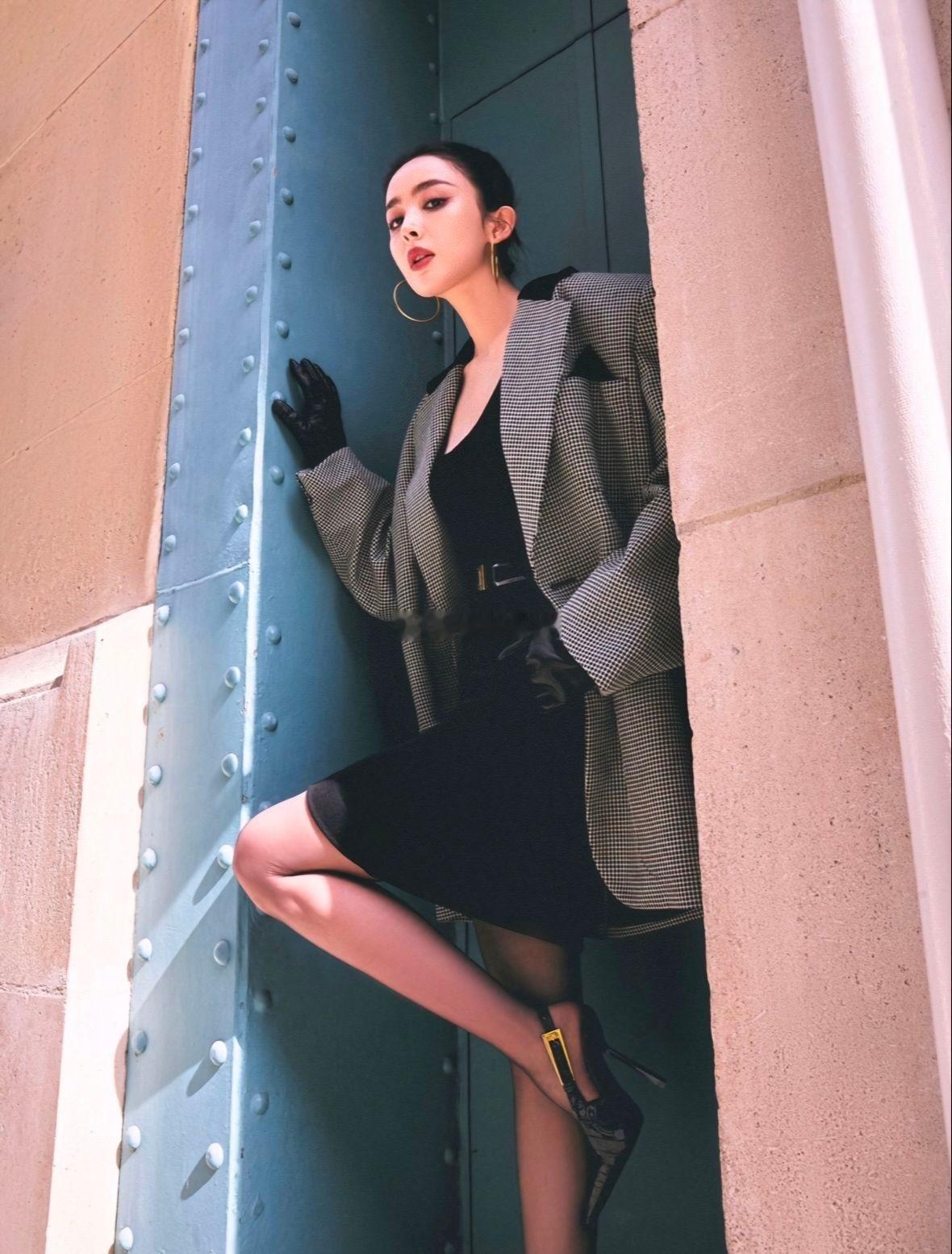 娜扎的身材太好了，女人中的女人，完全是在going我。长的好看、性格好、身材又好