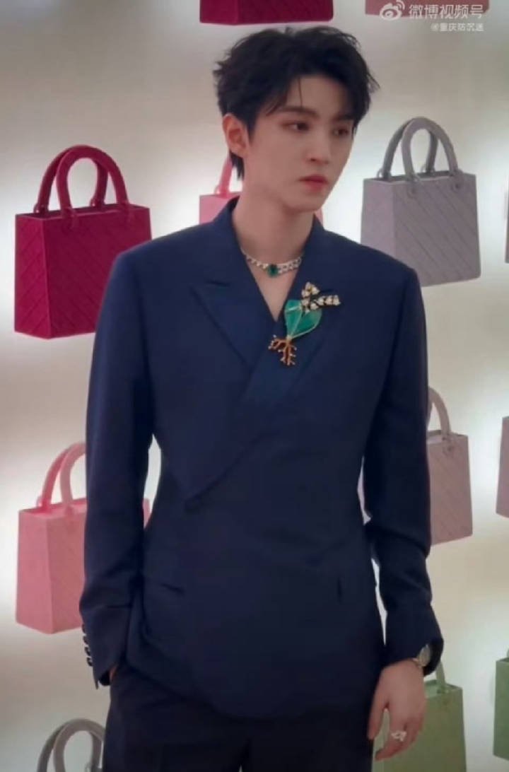 王俊凯今日线下活动生图状态。 ​​​