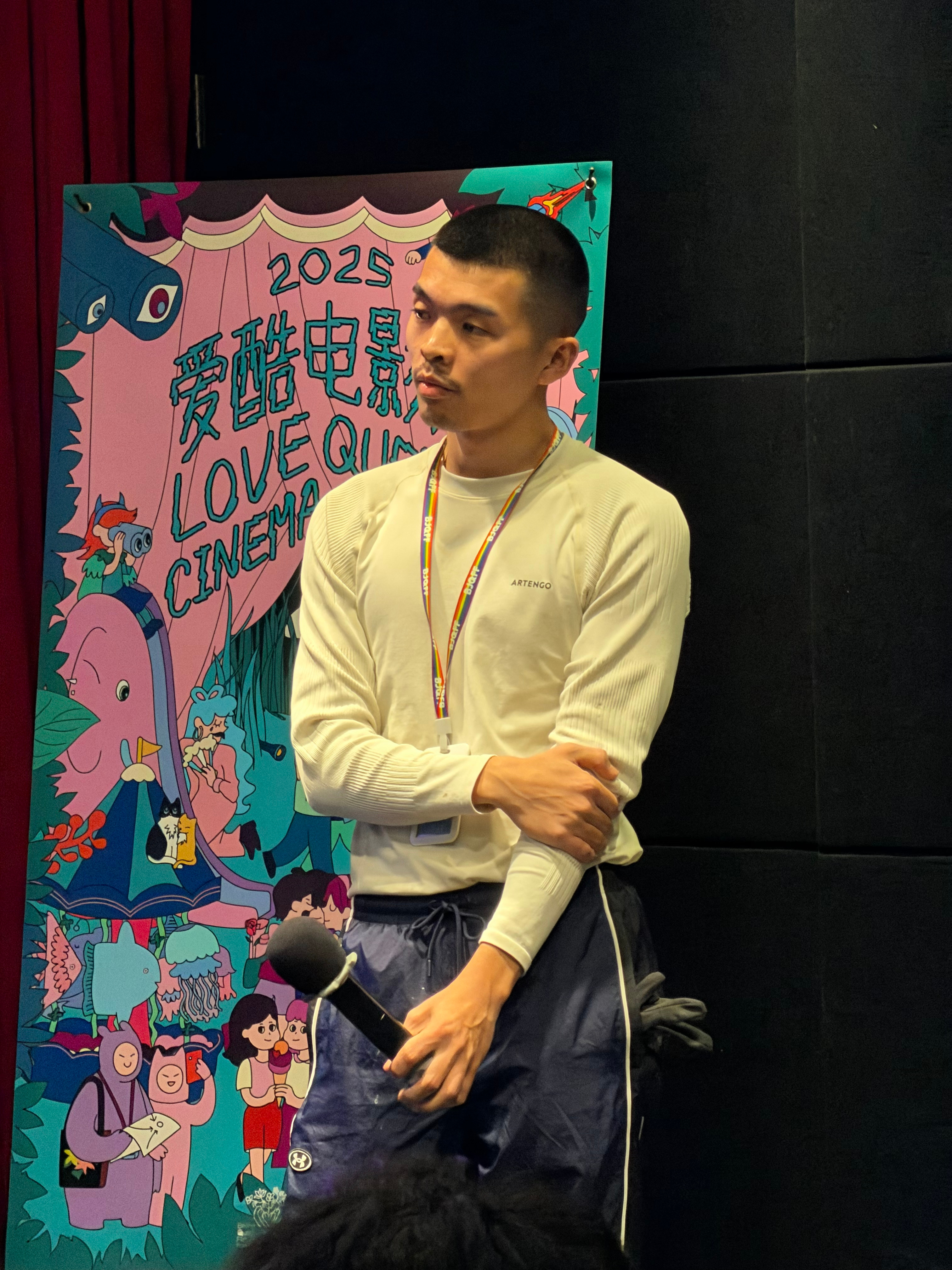 我今天看到非常棒的酷儿短片《 肉身菩萨》 导演非常有才华。 很谢谢你有这样的表达