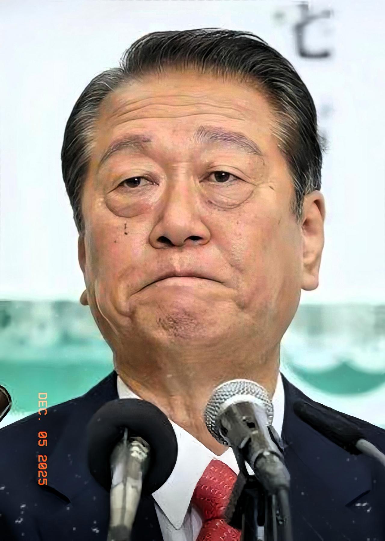 开始内讧了！日本原自民党干事长小泽一郎在当地时间12月4日直言不讳地表示，麻生太