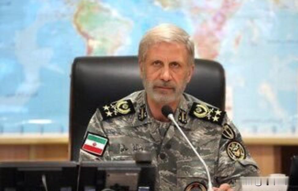 曾有分析家盼望伊朗军方接管政府。  
而今，伊朗武装部队总参谋长阿米尔·哈塔米发