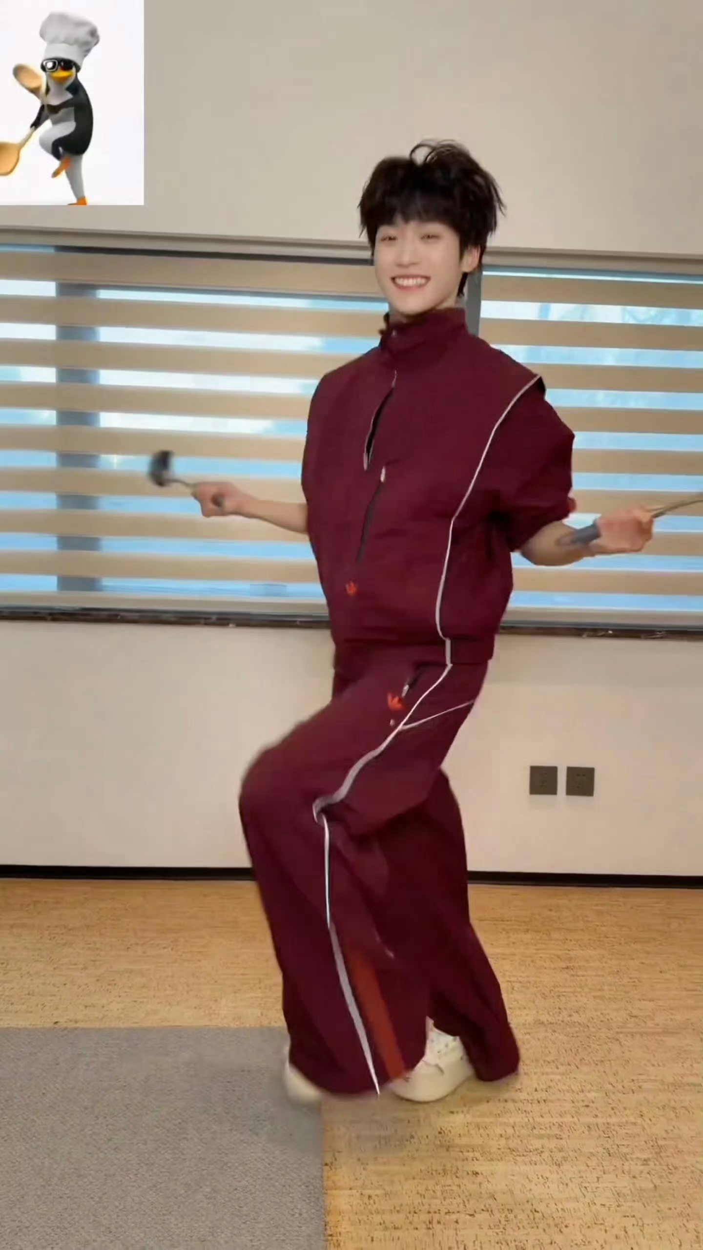 梓渝有点萌啊 还跳了企鹅舞！活泼可爱的帅哥 ​​​