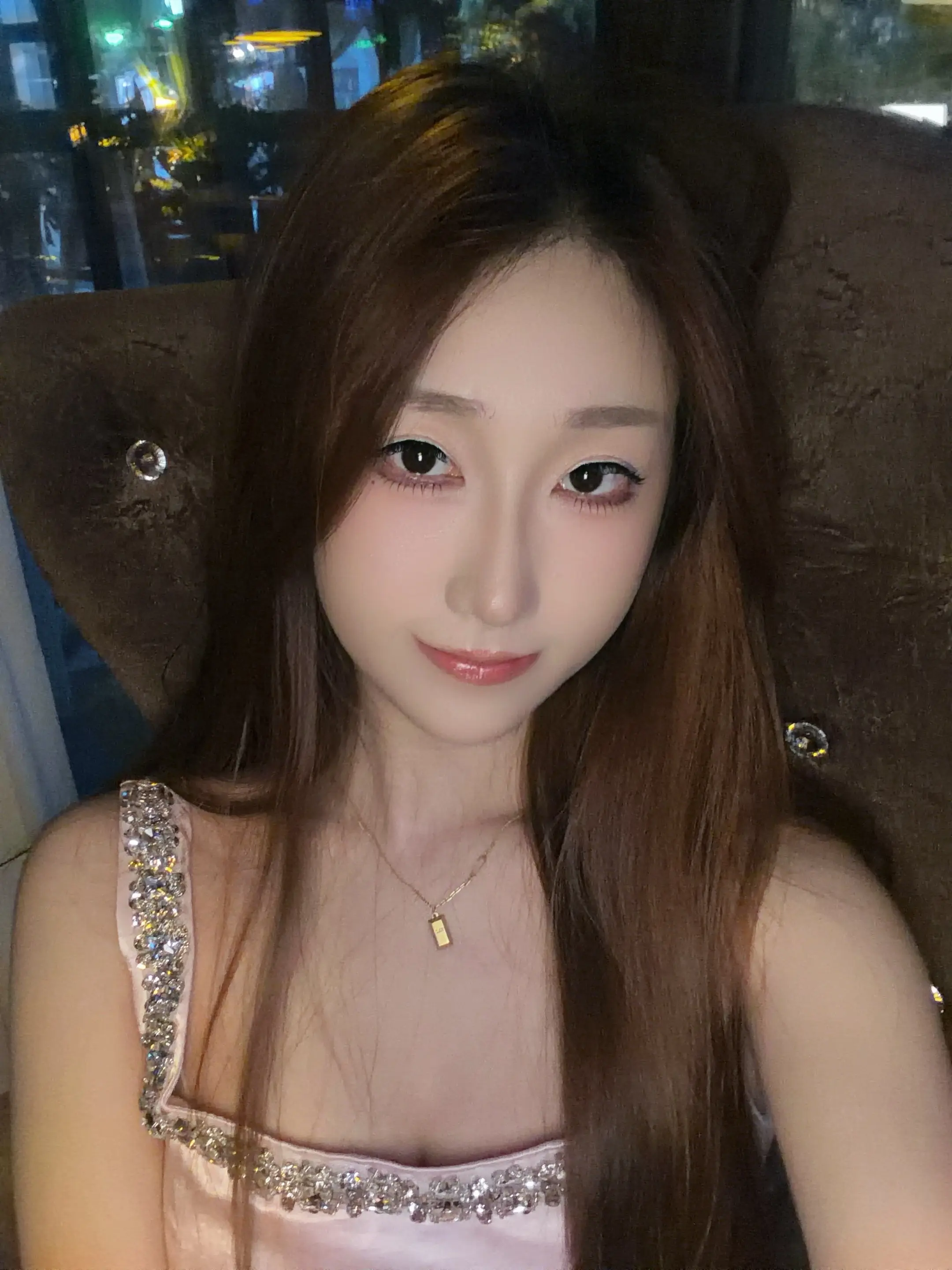 可思念会见缝插针 人声鼎沸的时候 我总是在想 你在我的身边就好了
