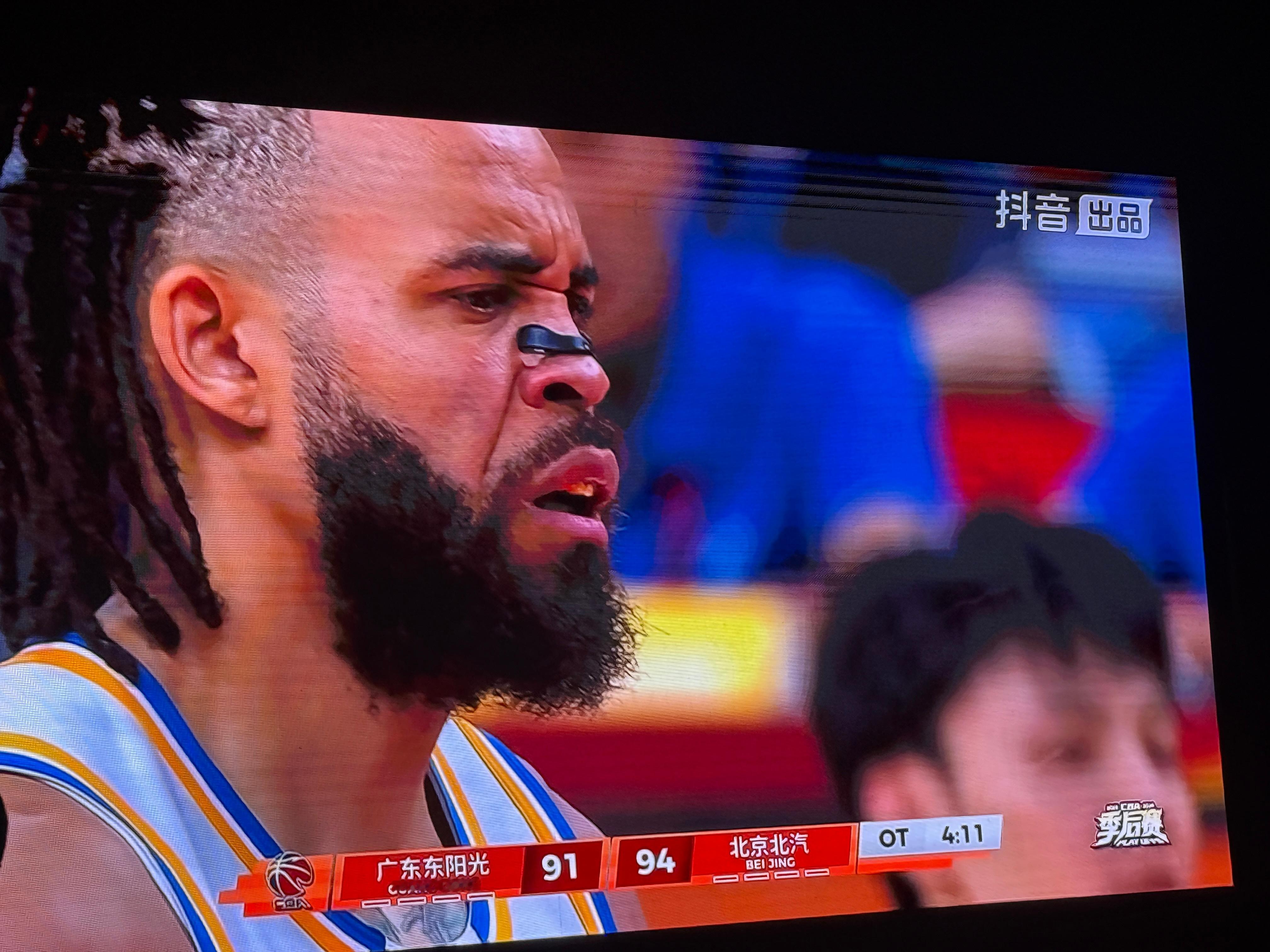 麦基这个罚球堪比被砍，加时主要整活的一人一句给首钢加油季后赛首钢园第二现场