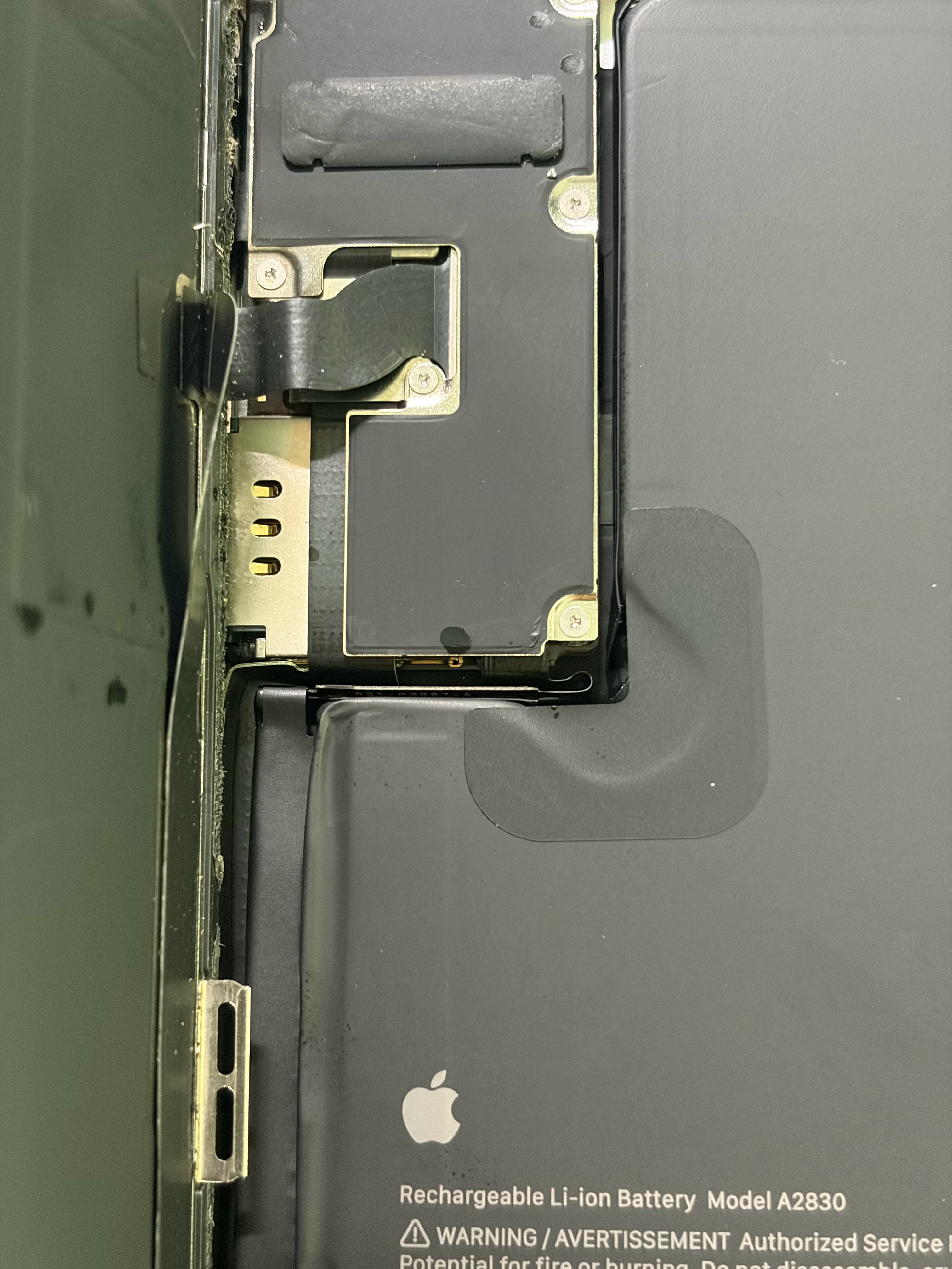 客户：老黄这iPhone不给力啊一觉起来不读卡了。老黄：咋又是睡醒出问题？发过来