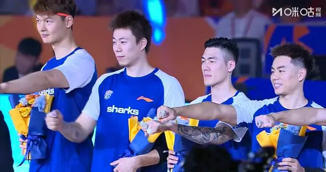 开门红！上海男篮揭幕战34分大胜深圳 大王14+18