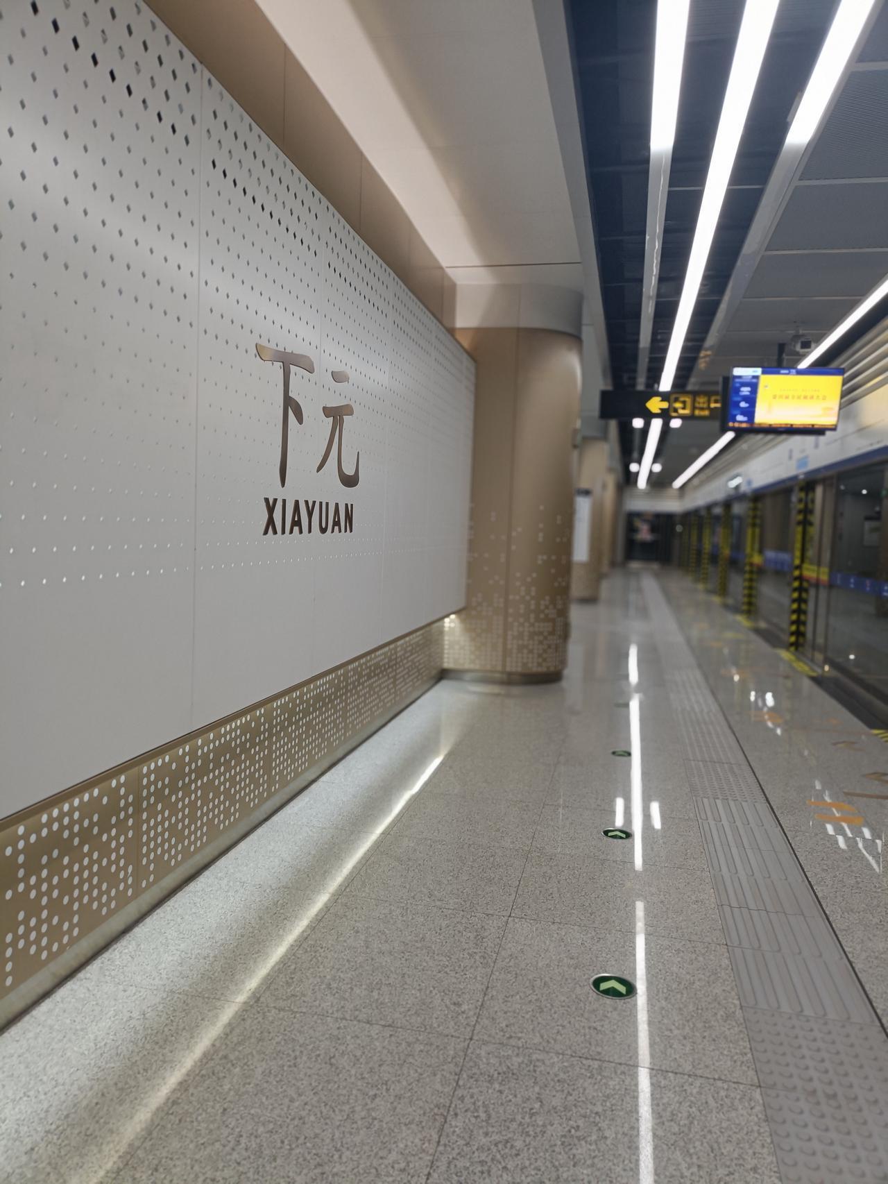 今日分享随手拍照片等地铁