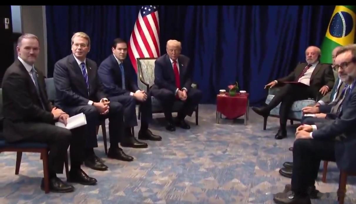 南美洲大国真的打心底里不虚川普！
近日，巴西总统卢拉与川普团队会面，双方会谈前接