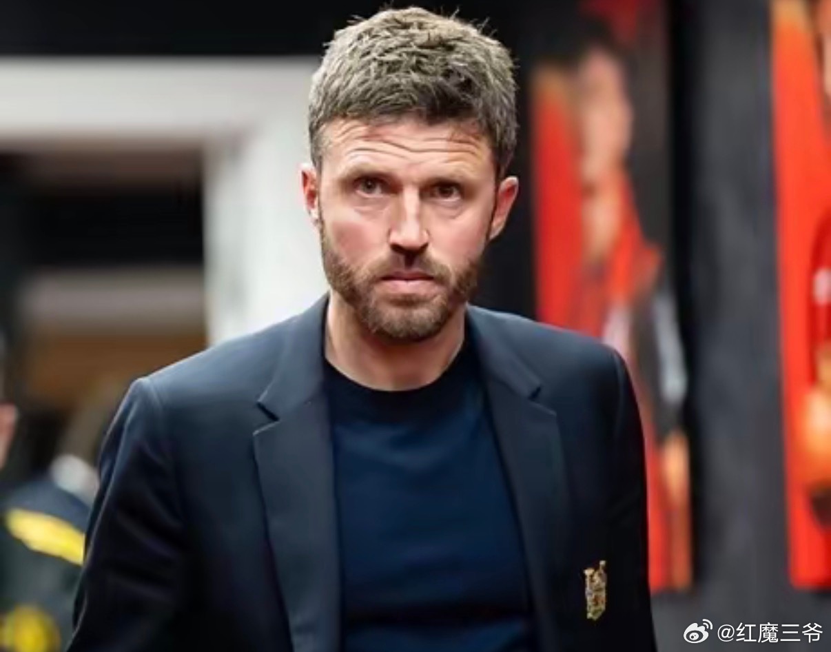 曼联  曼联的逼抢起始距离由原先的43.1米显著缩减至41.8米！在阿莫林执教时