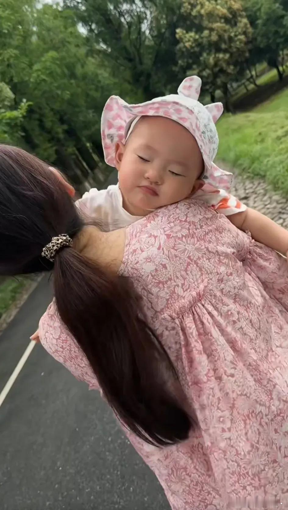 王校长情何以堪？孩子妈妈直播直接喊话：谢谢粉丝帮我养闪闪！6月16日黄鸣鸣直播回