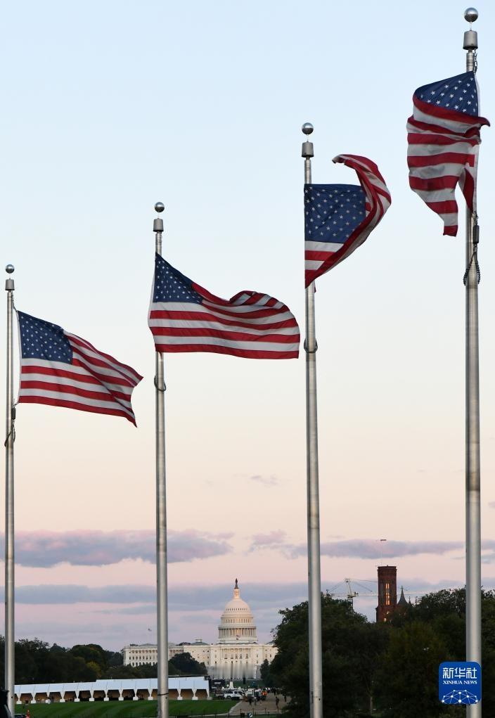 以下是一些今日的新闻：
 
- 比特币价格跌破110000美元/枚：10月12日