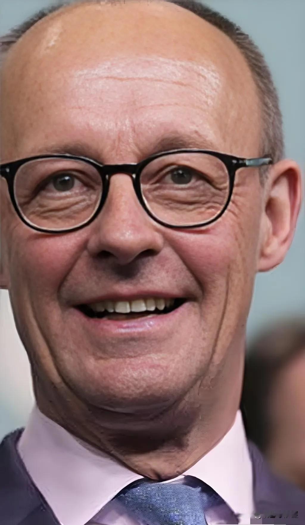 德国总理默茨再度向我方发难！2月24日，默茨公开表态，称中国在俄乌冲突中扮演关键