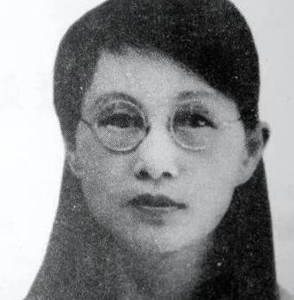 [微风]1909年，16岁的白薇与婆婆发生争执，丈夫竟然抄起板凳砸向她的背，婆婆