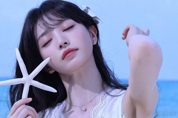 田曦薇100%甜度 100%甜度的田曦薇 田曦薇的笑容是夏天的限定糖，看一眼就能