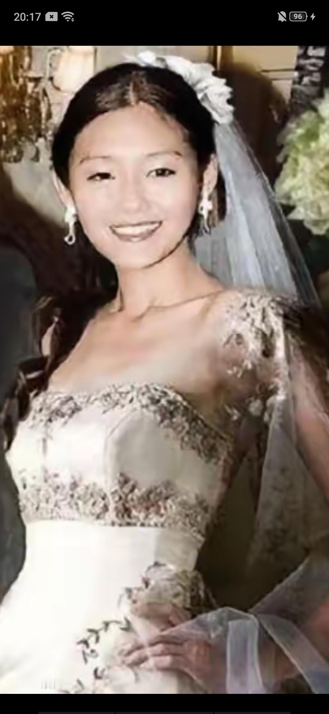 具俊晔跟大S结婚的时候，哽咽的说:如果回到20年前，那么工作什么的都无所谓，只要
