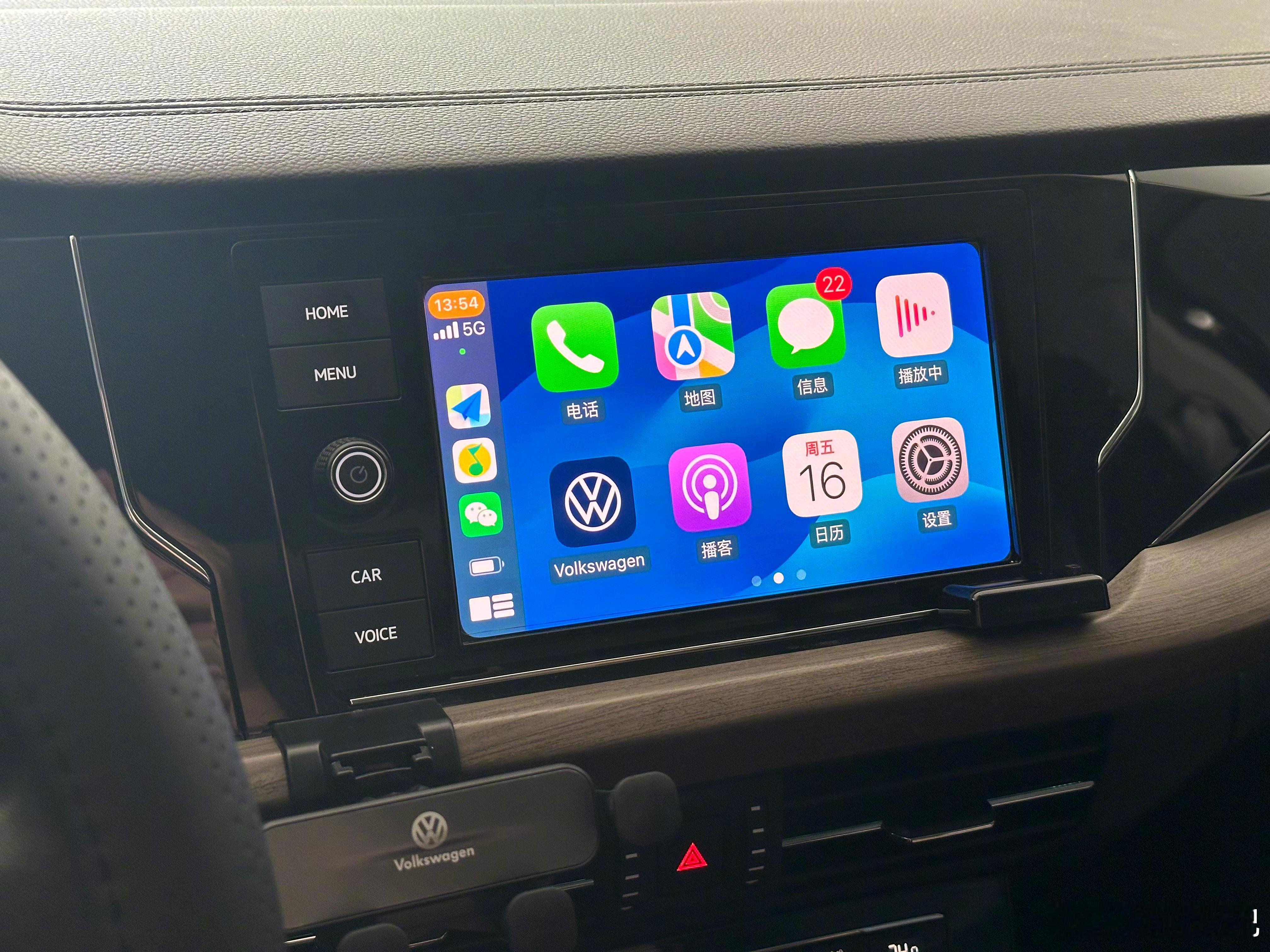 汽车自带有线 CarPlay，选配无线 CarPlay 往往需捆绑高配多花几万块