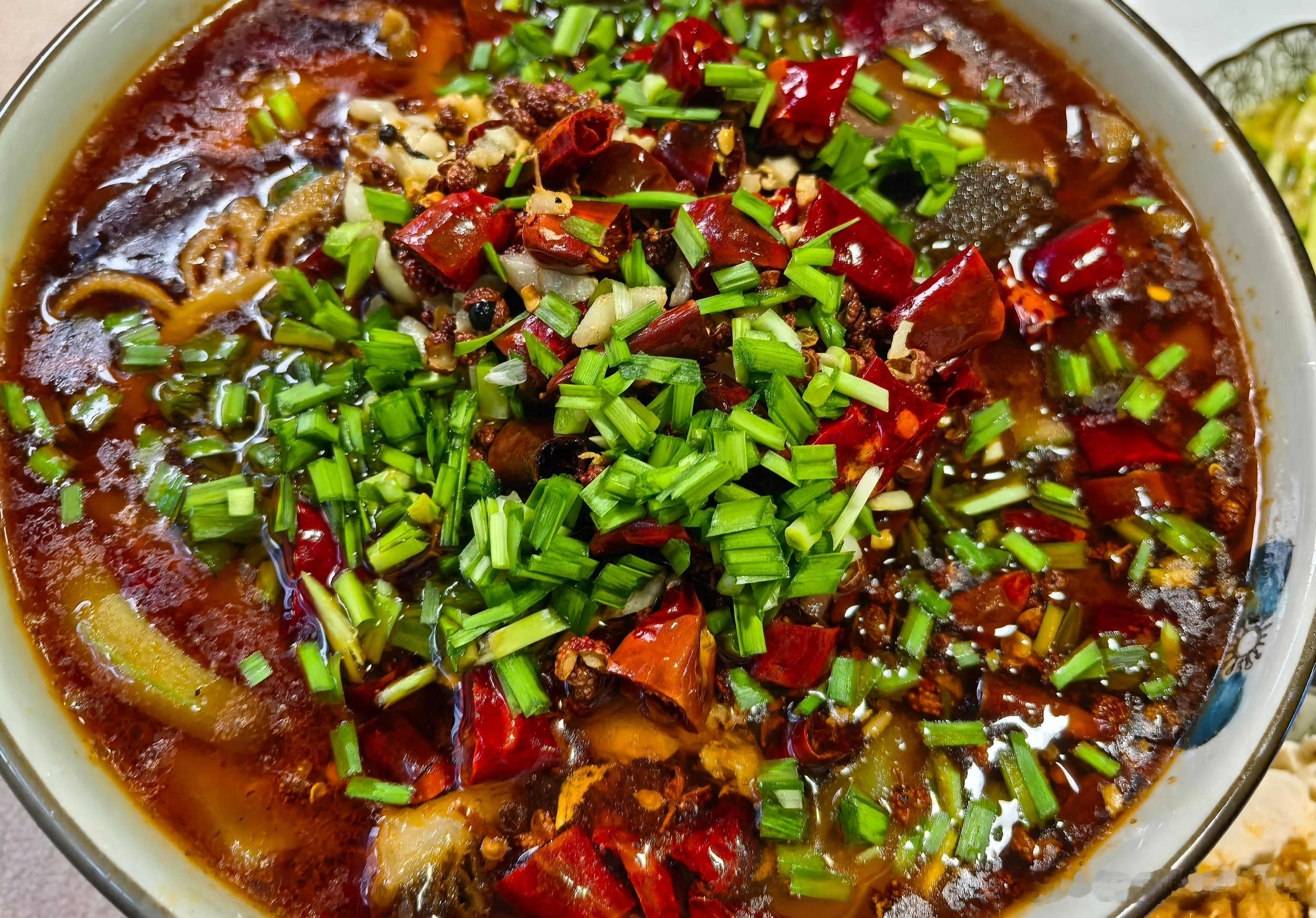 很久没有给高中生好好做饭了今天晚上做的是他超级爱吃的毛血旺买的叶片毛肚和毛肚丝其