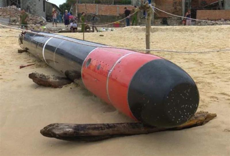 [呲牙] 前几天印尼渔民捞起来一艘咱们的无人潜航器，网上反响挺热烈的。有些网友打