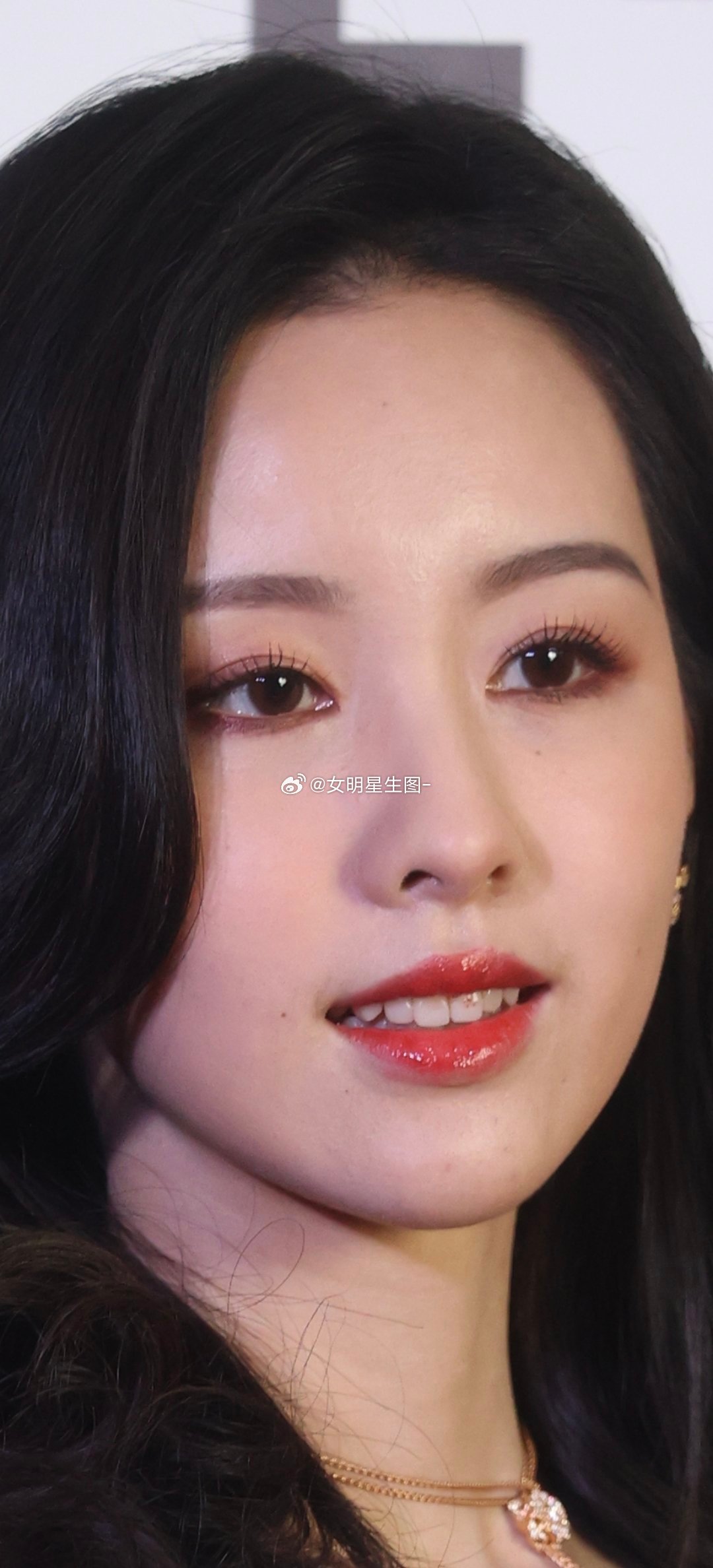 生图.425 陈都灵超清红毯露背装179P ​​​