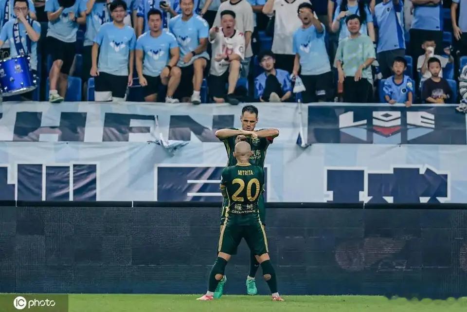 北京时间8月3日，2025赛季中超联赛第19轮一场焦点战在深圳新鹏城和浙江队之间