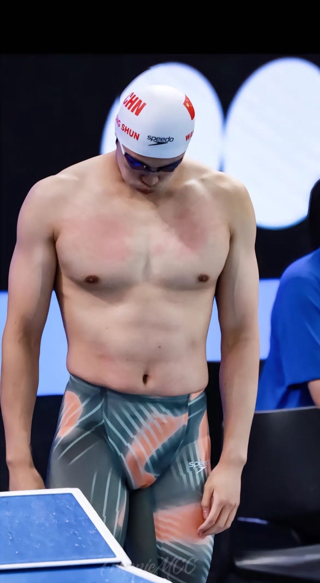 心情就是好想上去拍俩巴掌