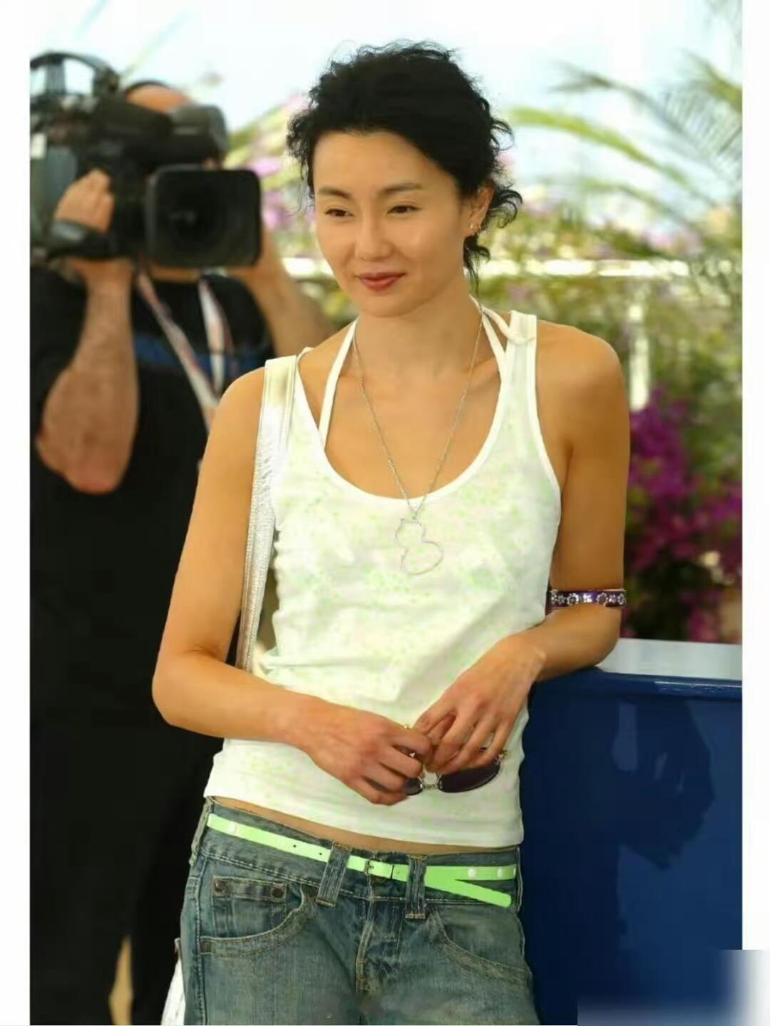 当年戛纳张曼玉只穿了背心和牛仔裤​获戛纳影后二十年，传奇定格在了那一刻！ ​​​