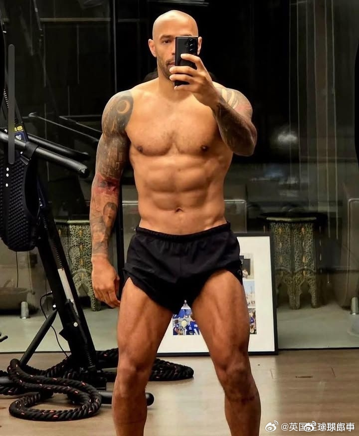 💪48岁的亨利，这肌肉线条太漂亮了....英国足球那点事2026-08-25 
