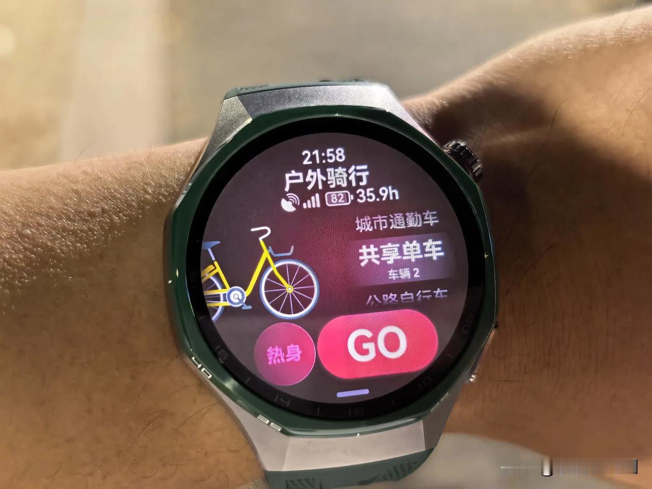 华为WATCH GT7的骑行运动监测能力更细致了！
进入户外骑行模块，可以选择共