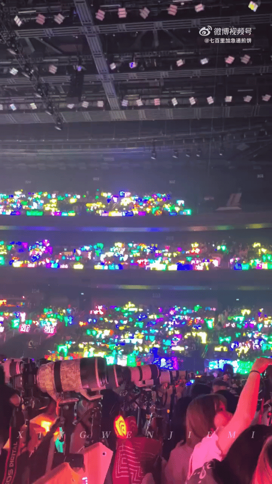 荣耀之战灯牌TF家族荣耀之战灯牌大战，你第一眼看到了谁家灯牌？