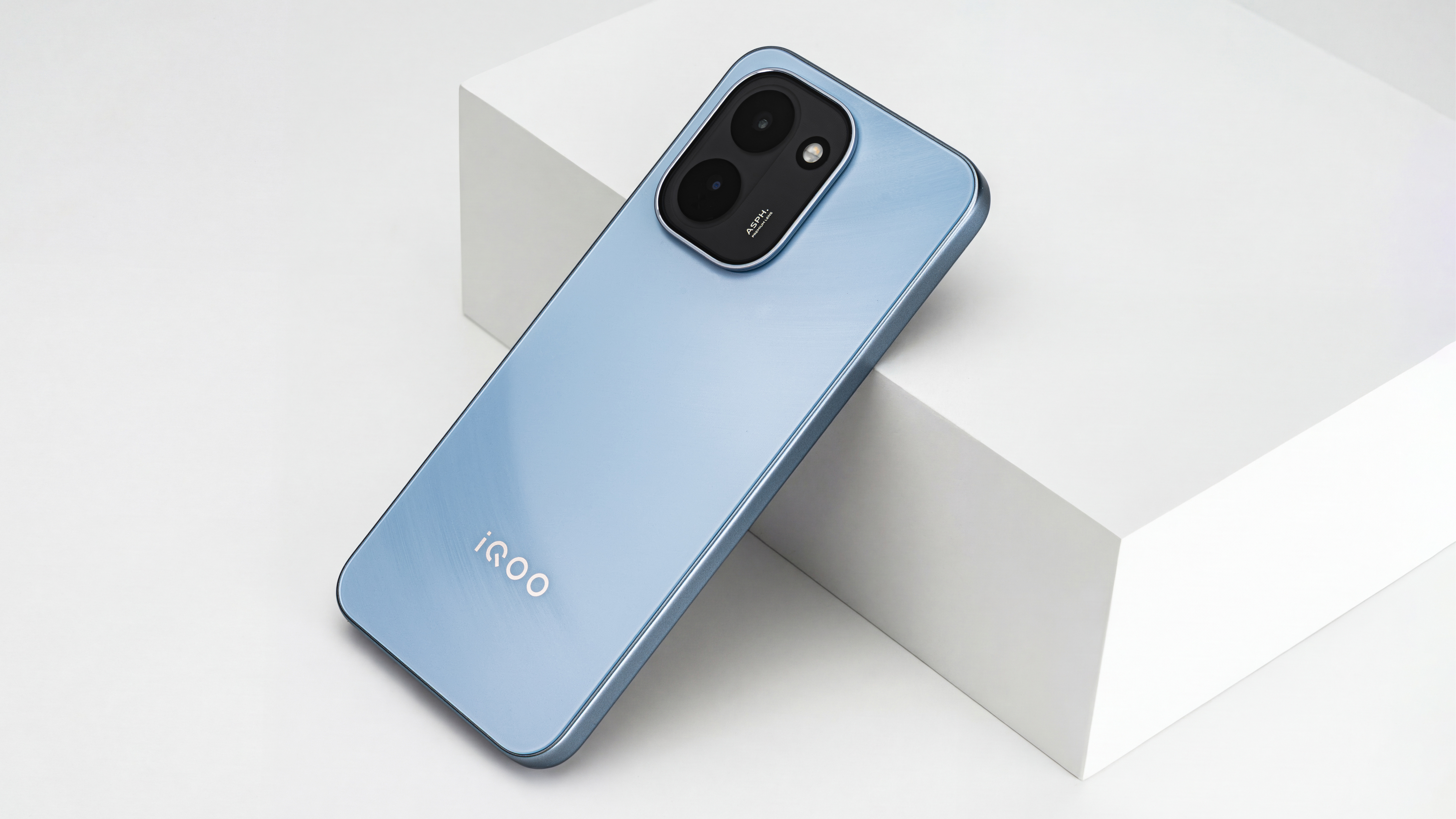 给大家看看iQOO Z11「沧浪浮光」图赏后盖技术应该和之前Neo11「面对疾风