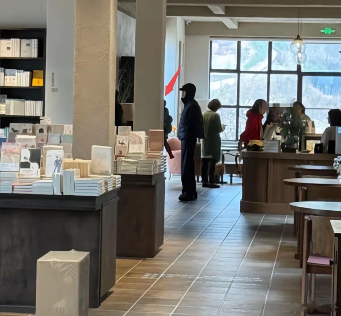 魏晨儿子都这么大了魏晨儿子都这么大了！有网友分享出在阿那亚金山岭偶遇到带着妻儿还